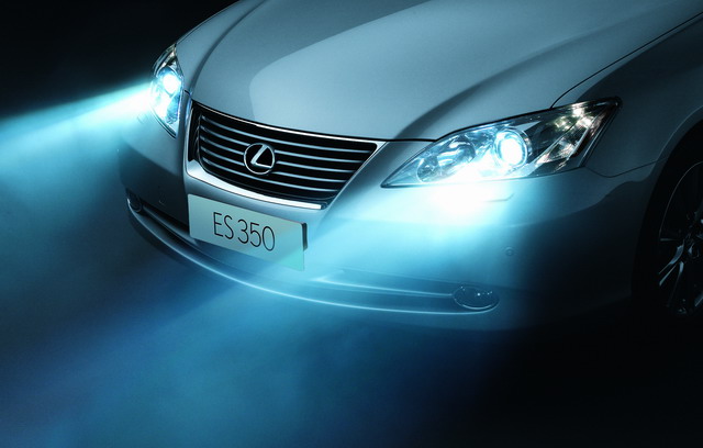 LEXUS 靚麗前車燈